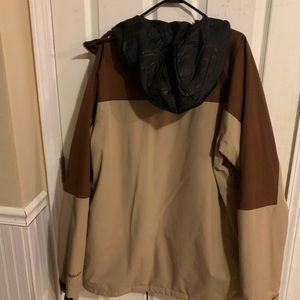 Like new Men’s Xl long snowboard coat with snow shield